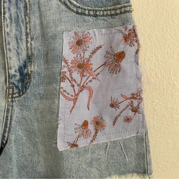 Urban Outfitters BDG Patchwork A-Line Denim Shorts Embroidered Size 24 - Picture 4 of 11